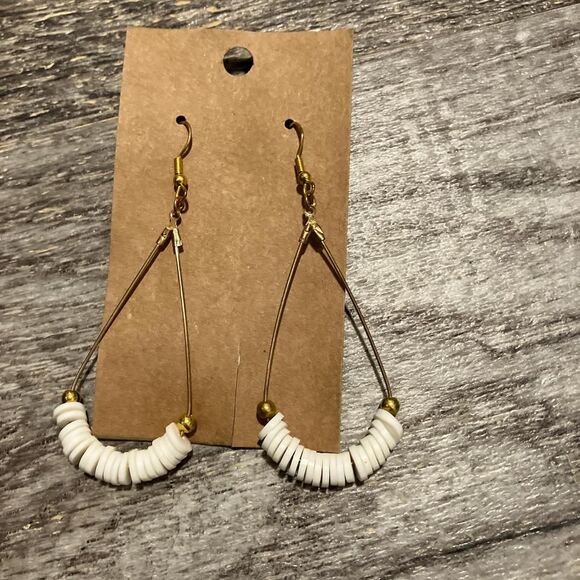NWT Gold & Shell Earrings - Picture 2 of 4